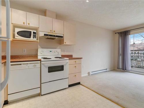 411-3133 Tillicum Rd, Saanich, BC - Indoor Photo Showing Kitchen