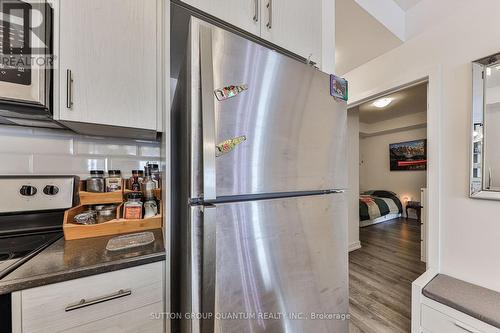 307 - 470 Dundas Street E, Hamilton, ON - Indoor Photo Showing Kitchen