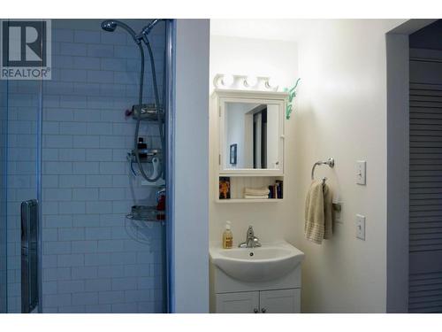 1949 Fife Road, Christina Lake, BC - Indoor Photo Showing Bathroom