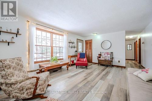 39 Bannockburn Road, Kitchener, ON - Indoor Photo Showing Living Room