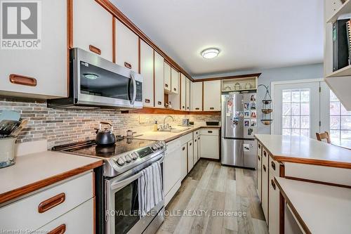 39 Bannockburn Road, Kitchener, ON - Indoor Photo Showing Kitchen