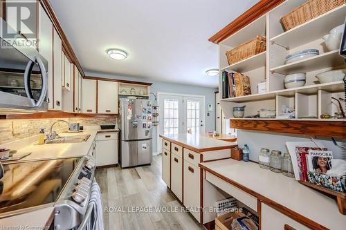 39 Bannockburn Road, Kitchener, ON - Indoor Photo Showing Kitchen