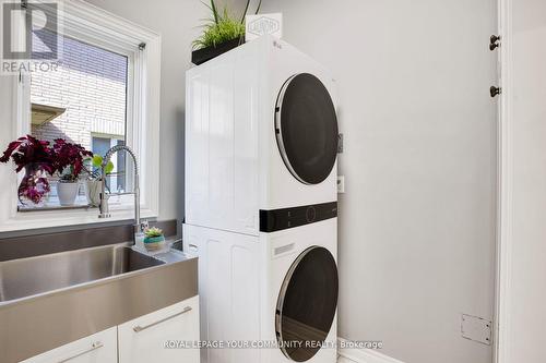 130 Grey Alder Avenue, Richmond Hill, ON - Indoor Photo Showing Laundry Room