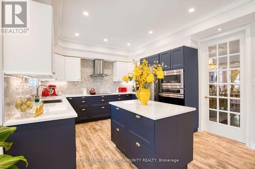 130 Grey Alder Avenue, Richmond Hill, ON - Indoor Photo Showing Kitchen With Upgraded Kitchen