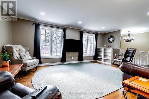 399 Canboro Road, Pelham (664 - Fenwick), ON - Indoor Photo Showing Living Room