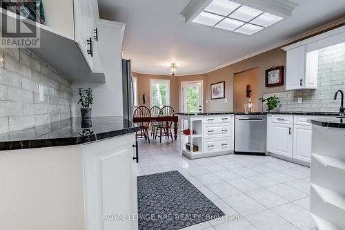 399 Canboro Road, Pelham (664 - Fenwick), ON - Indoor Photo Showing Kitchen With Upgraded Kitchen