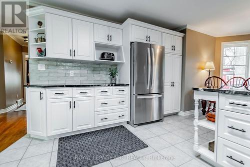 399 Canboro Road, Pelham (664 - Fenwick), ON - Indoor Photo Showing Kitchen