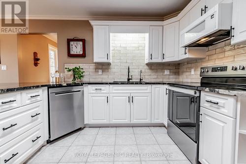 399 Canboro Road, Pelham (664 - Fenwick), ON - Indoor Photo Showing Kitchen With Upgraded Kitchen