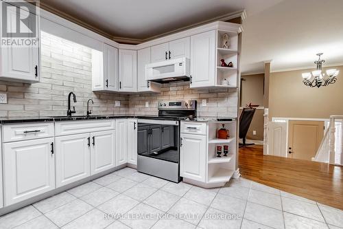 399 Canboro Road, Pelham (664 - Fenwick), ON - Indoor Photo Showing Kitchen