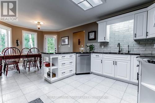 399 Canboro Road, Pelham (664 - Fenwick), ON - Indoor Photo Showing Kitchen