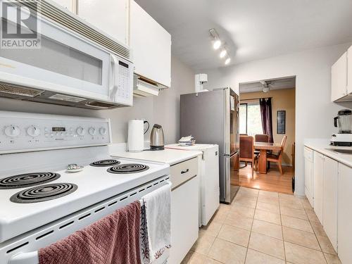 305 8400 Ackroyd Road, Richmond, BC - Indoor Photo Showing Kitchen