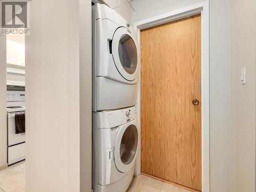 305 8400 Ackroyd Road, Richmond, BC - Indoor Photo Showing Laundry Room