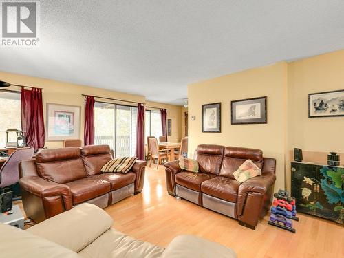 305 8400 Ackroyd Road, Richmond, BC - Indoor Photo Showing Living Room