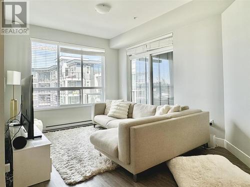 3510 2180 Kelly Avenue, Coquitlam, BC - Indoor Photo Showing Living Room