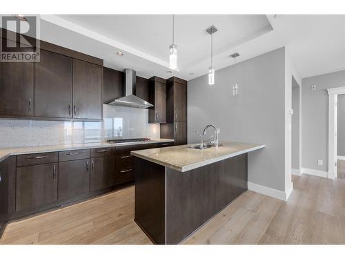 202 2200 Chippendale Road, West Vancouver, BC - Indoor Photo Showing Kitchen With Upgraded Kitchen