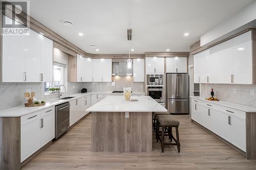 1396 Apel Drive, Port Coquitlam, BC - Indoor Photo Showing Kitchen With Upgraded Kitchen