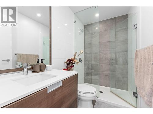 3001 4688 Kingsway, Burnaby, BC - Indoor Photo Showing Bathroom