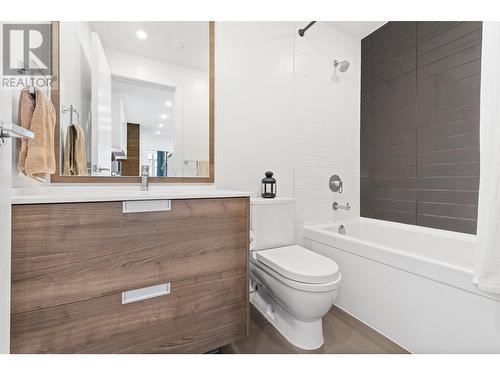 3001 4688 Kingsway, Burnaby, BC - Indoor Photo Showing Bathroom