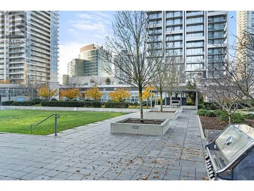 3001 4688 Kingsway, Burnaby, BC - Outdoor With Facade