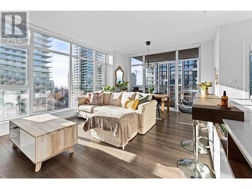 3001 4688 Kingsway, Burnaby, BC - Indoor Photo Showing Living Room