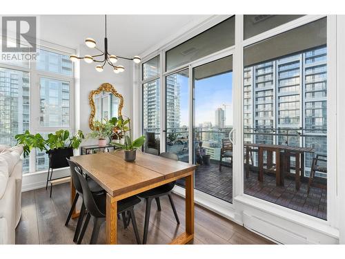 3001 4688 Kingsway, Burnaby, BC - Indoor Photo Showing Dining Room