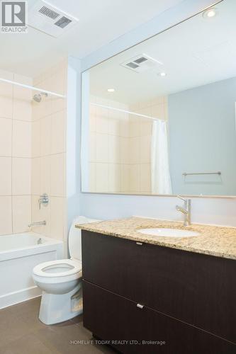 1501 - 170 Fort York Boulevard, Toronto, ON - Indoor Photo Showing Bathroom