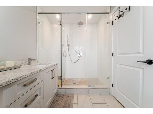 7299 194A Street, Surrey, BC - Indoor Photo Showing Bathroom