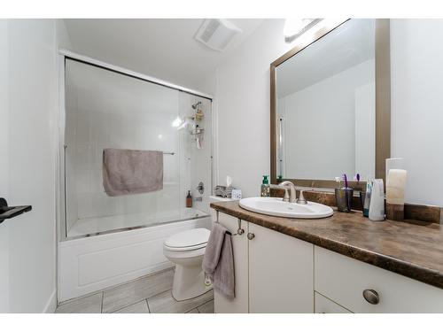 7299 194A Street, Surrey, BC - Indoor Photo Showing Bathroom