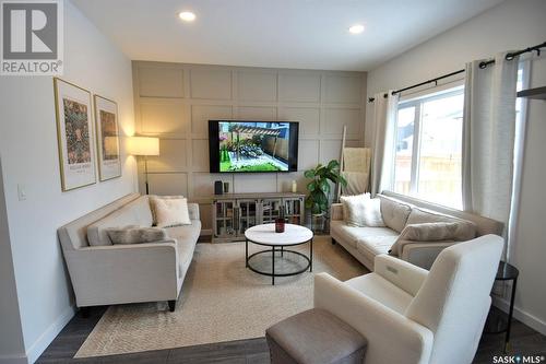 357 Germain Manor, Saskatoon, SK - Indoor Photo Showing Living Room