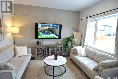 357 Germain Manor, Saskatoon, SK - Indoor Photo Showing Living Room