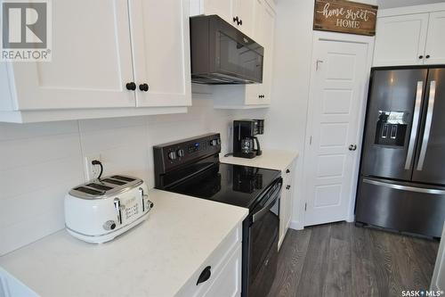 357 Germain Manor, Saskatoon, SK - Indoor Photo Showing Kitchen