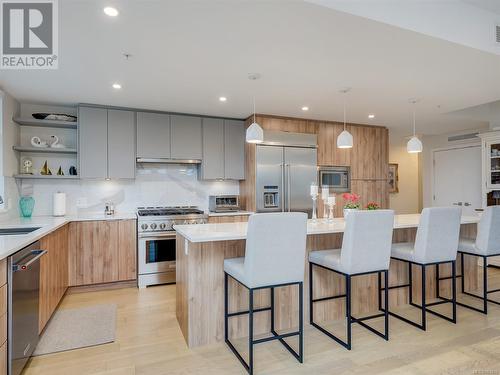 404 5120 Cordova Bay Rd, Saanich, BC - Indoor Photo Showing Kitchen With Upgraded Kitchen