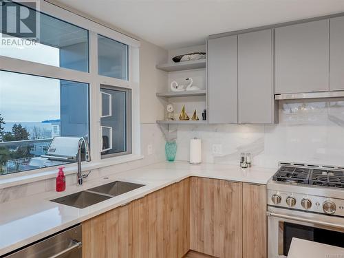 404 5120 Cordova Bay Rd, Saanich, BC - Indoor Photo Showing Kitchen With Double Sink