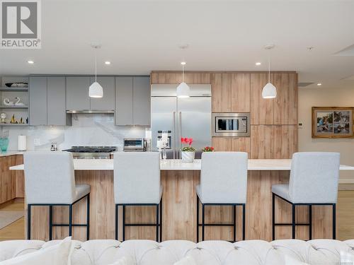 404 5120 Cordova Bay Rd, Saanich, BC - Indoor Photo Showing Kitchen