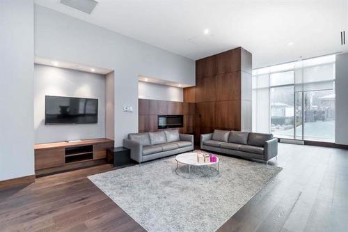 901 13750 100 Avenue, Surrey, BC - Indoor Photo Showing Living Room