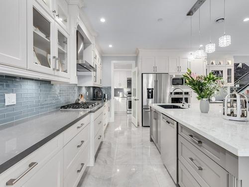 1495 Maple Street, White Rock, BC - Indoor Photo Showing Kitchen With Upgraded Kitchen