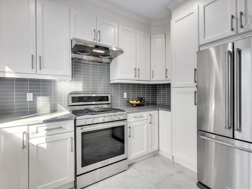 1495 Maple Street, White Rock, BC - Indoor Photo Showing Kitchen With Upgraded Kitchen