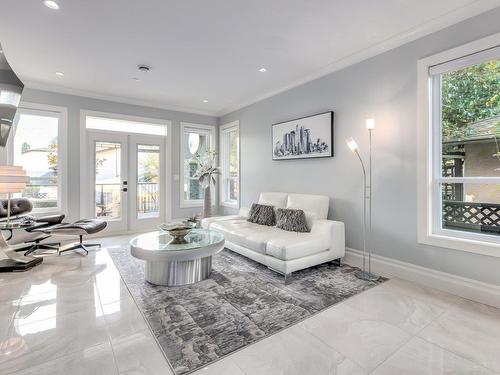 1495 Maple Street, White Rock, BC - Indoor Photo Showing Living Room