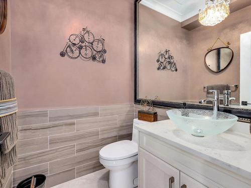 1495 Maple Street, White Rock, BC - Indoor Photo Showing Bathroom