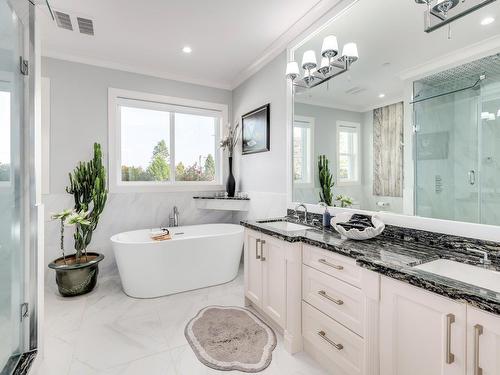 1495 Maple Street, White Rock, BC - Indoor Photo Showing Bathroom