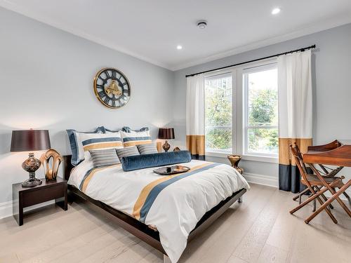 1495 Maple Street, White Rock, BC - Indoor Photo Showing Bedroom