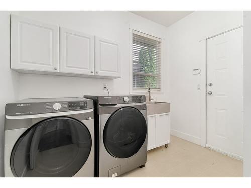 6151 166A Street, Surrey, BC - Indoor Photo Showing Laundry Room