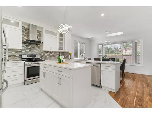 6151 166A Street, Surrey, BC - Indoor Photo Showing Kitchen With Upgraded Kitchen