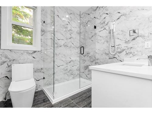 15584 89B Avenue, Surrey, BC - Indoor Photo Showing Bathroom