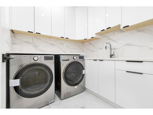 15584 89B Avenue, Surrey, BC - Indoor Photo Showing Laundry Room