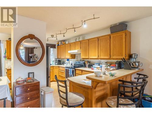 1737 Leighton Place, Kamloops, BC - Indoor Photo Showing Kitchen