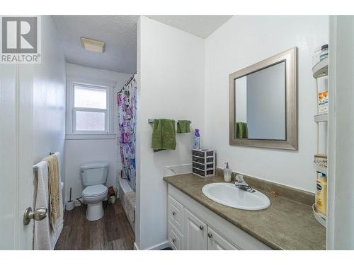 1737 Leighton Place, Kamloops, BC - Indoor Photo Showing Bathroom