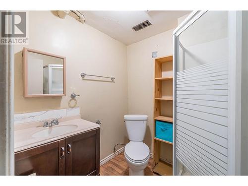 1737 Leighton Place, Kamloops, BC - Indoor Photo Showing Bathroom