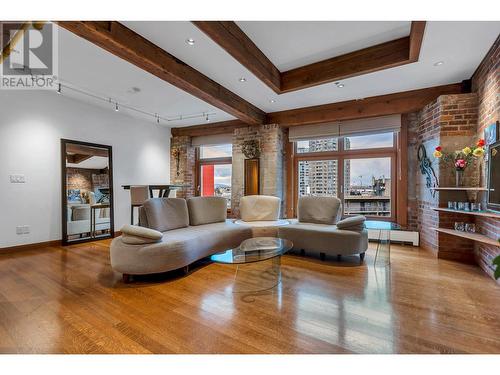 804 518 Beatty Street, Vancouver, BC - Indoor Photo Showing Living Room