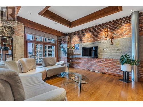 804 518 Beatty Street, Vancouver, BC - Indoor Photo Showing Living Room With Fireplace